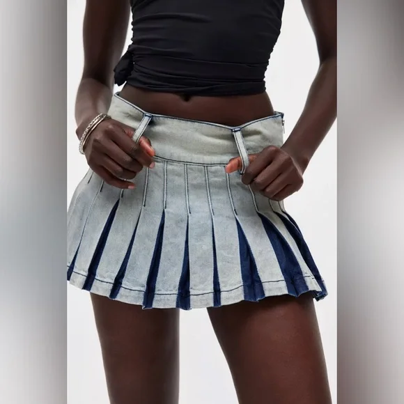 UO Kimchi Blue Rowan Denim Pleated Mini Skirt - Picture 2 of 4